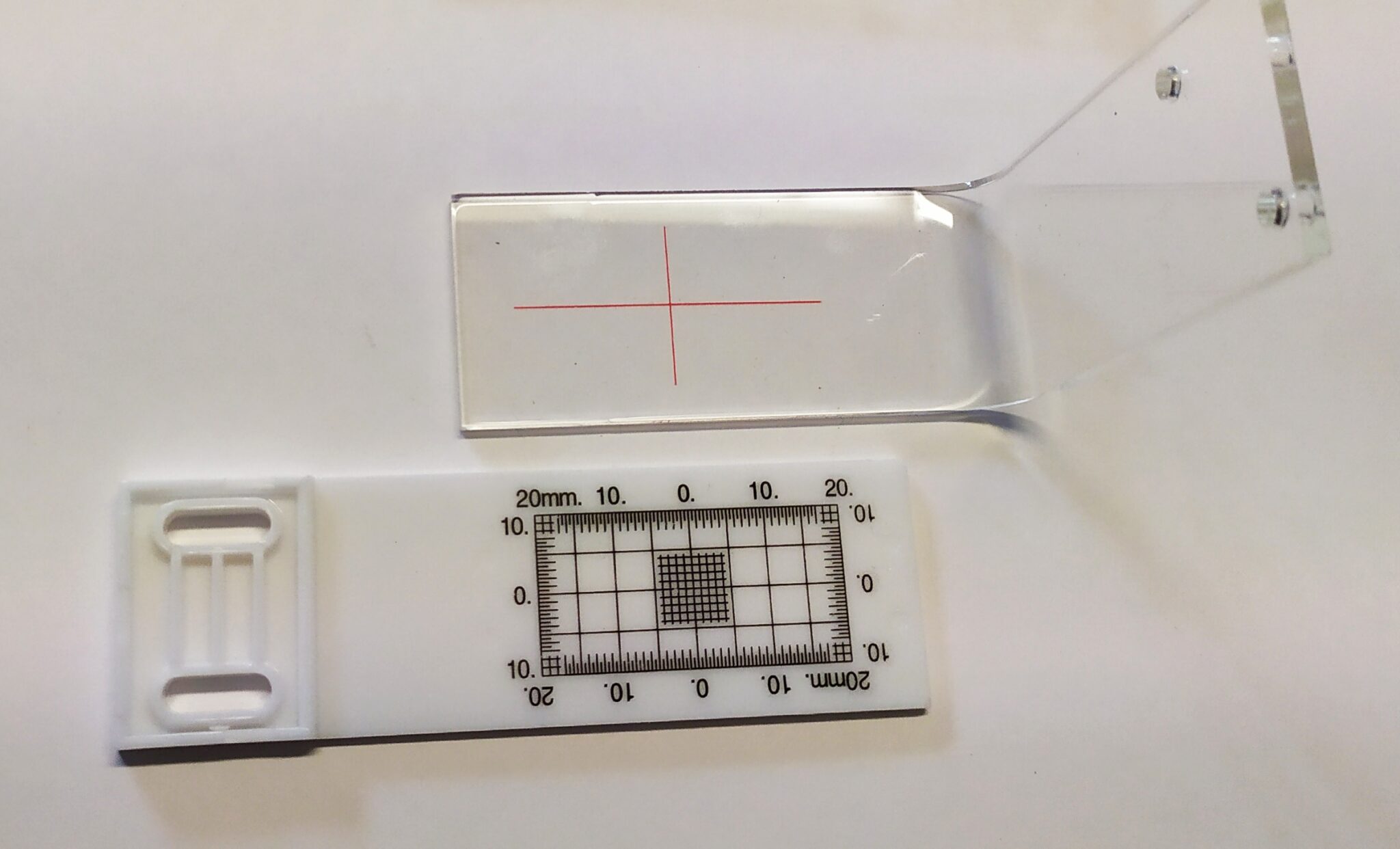 Strumento Per Monitoraggio Crepe Angolari In Plastica Trasparente 8x8cm – Misura Crepe Su Pareti, Pavimenti E Cantieri, Con Righello 11cm, Facile E Preciso