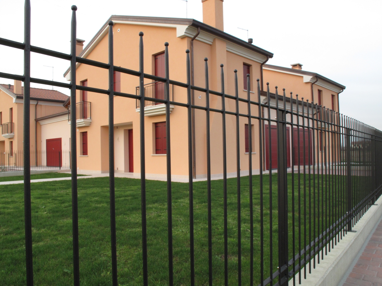 Recinzione modulare in acciaio a rapida installazione - immagine 5