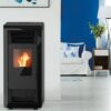 Stufa a pellet Marte ventilata con cornice in vetro e display touch