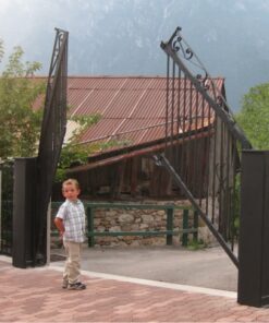 cancello che si alza in verticale